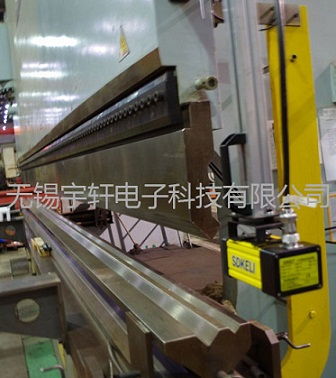 無(wú)錫宇軒電子科技成功研制BLPS型折彎?rùn)C(jī)激光保護(hù)裝置，為工業(yè)安全再添利器