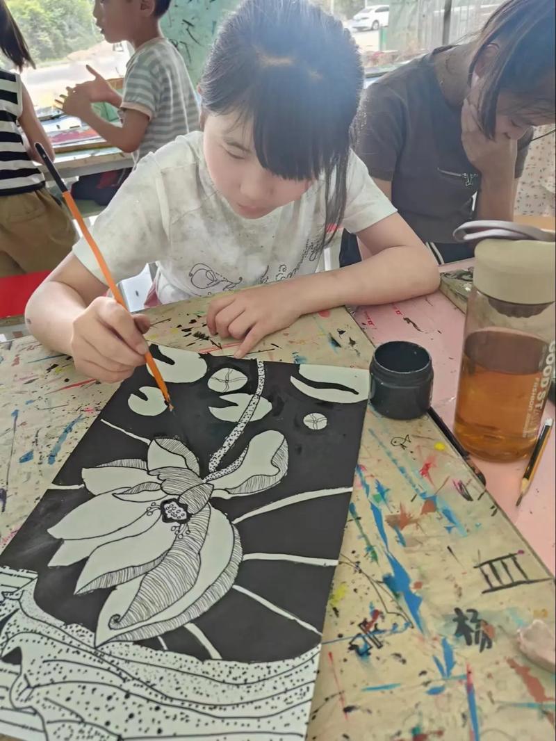 畫(huà)布上的自信 掌握繪畫(huà)技能如何在校園、課堂與集體中塑造更強(qiáng)大的你